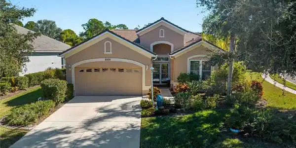8419 WHISPERING WOODS COURT