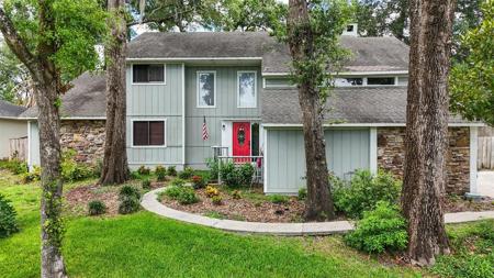 2108 DOGWOOD CIRCLE