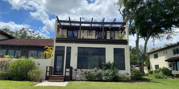8 CASA LOMA WAY