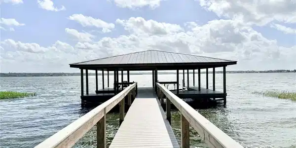 3155 LAKESHORE DRIVE