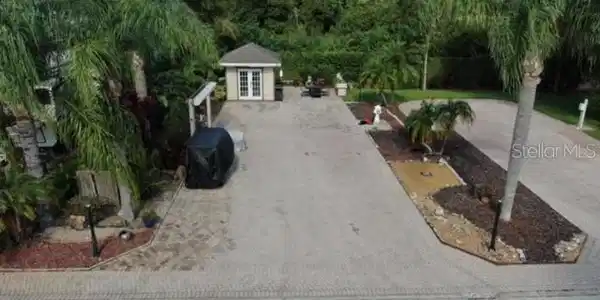 6811 AMANDA VISTA CIRCLE