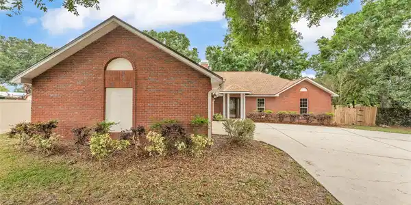 1205 SCOTTSLAND DRIVE