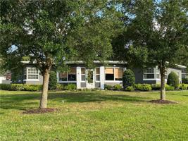 4 E CREST AVENUE