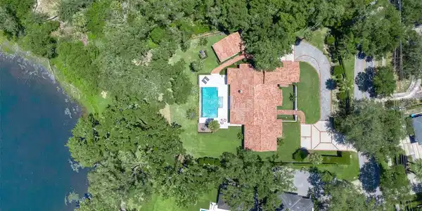 2525 TEMPLE DRIVE
