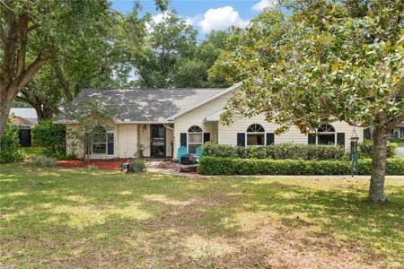 2121 WILDWOOD LN