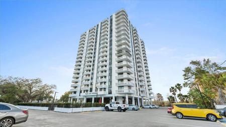 400 E COLONIAL DRIVE