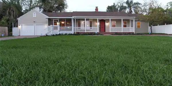 1613 LAKE HOWARD
