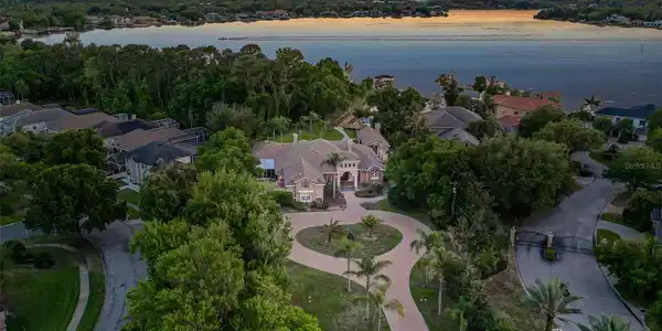 880 BRANTLEY DRIVE