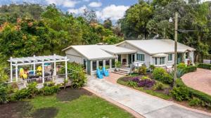 10140 LAKE LOUISA