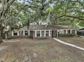 2401 COUNTRY CLUB