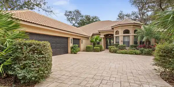 30 CREEKSIDE DRIVE