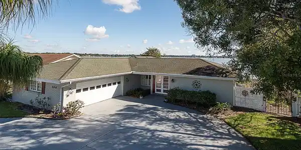 106 LAKE HOWARD NW