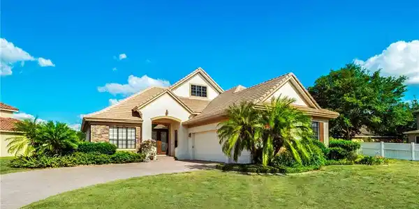 418 W BLUE WATER EDGE DRIVE