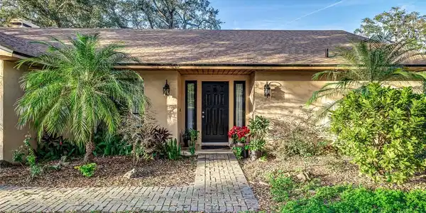 1116 E DEVONSHIRE LANE