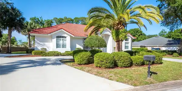 1 LAUREL OAK