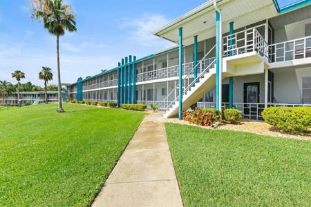 1600 W LAKE PARKER DRIVE