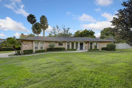 920 VERSAILLES CIRCLE