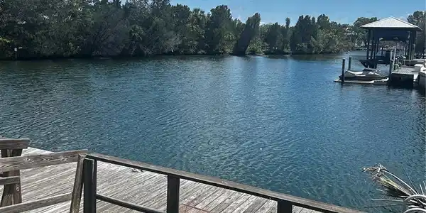 11 SE KINGS BAY DRIVE