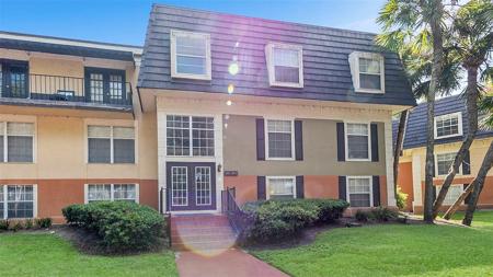 3912 VERSAILLES