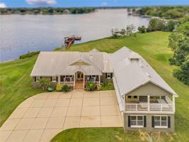975 LAKEFRONT