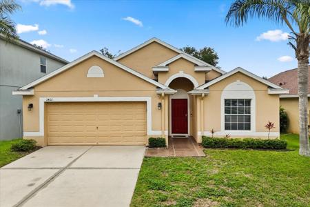 2422 HOLLY PINE CIRCLE