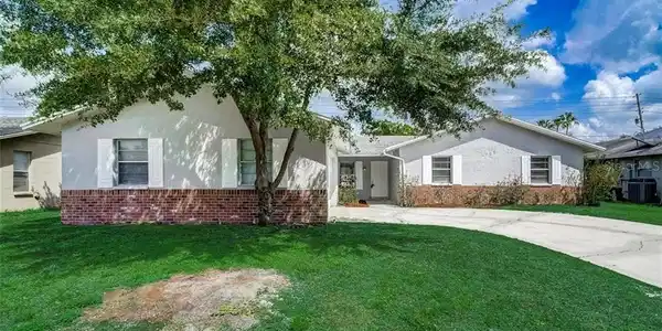 957 APPLE LANE