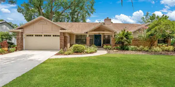 1585 MAJESTIC OAK