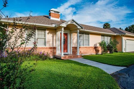 908 HAMILTON CIRCLE