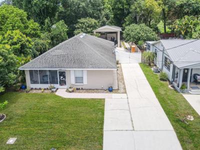 1112 LINDSAY WAY