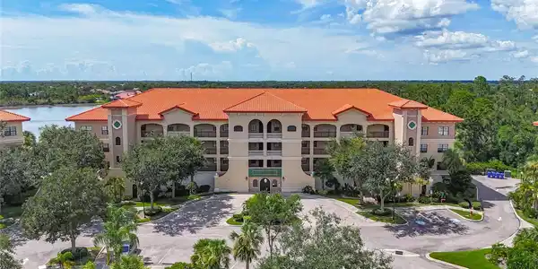 7612 LAKE VISTA COURT