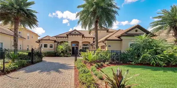 14604 AVENUE OF THE RUSHES