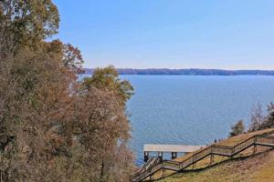 211 River Point Rd