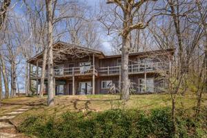 2566 Waterford Dr