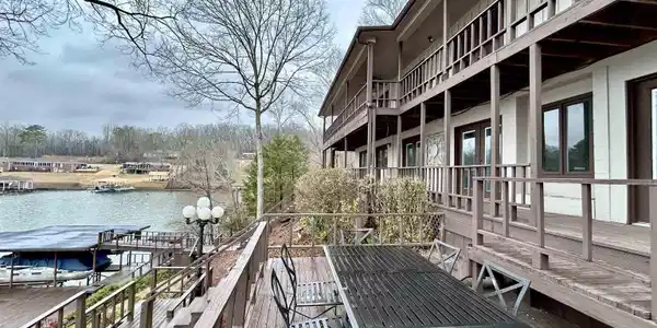 120 Johnson Dr