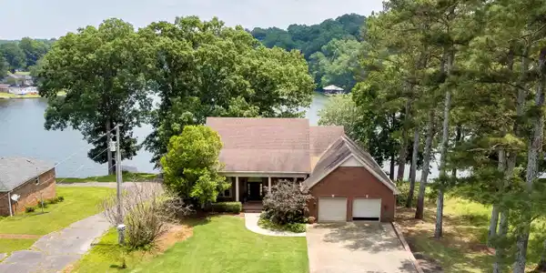 172 Roberts Dr