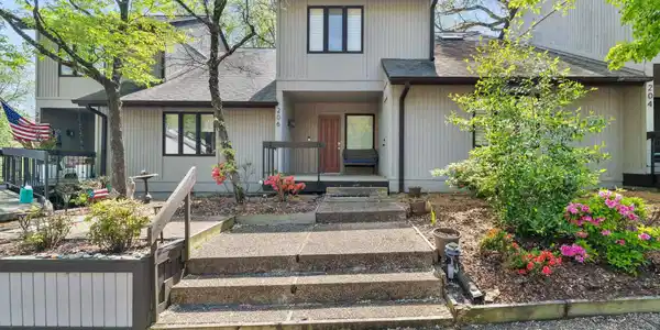 206 River Point Rd
