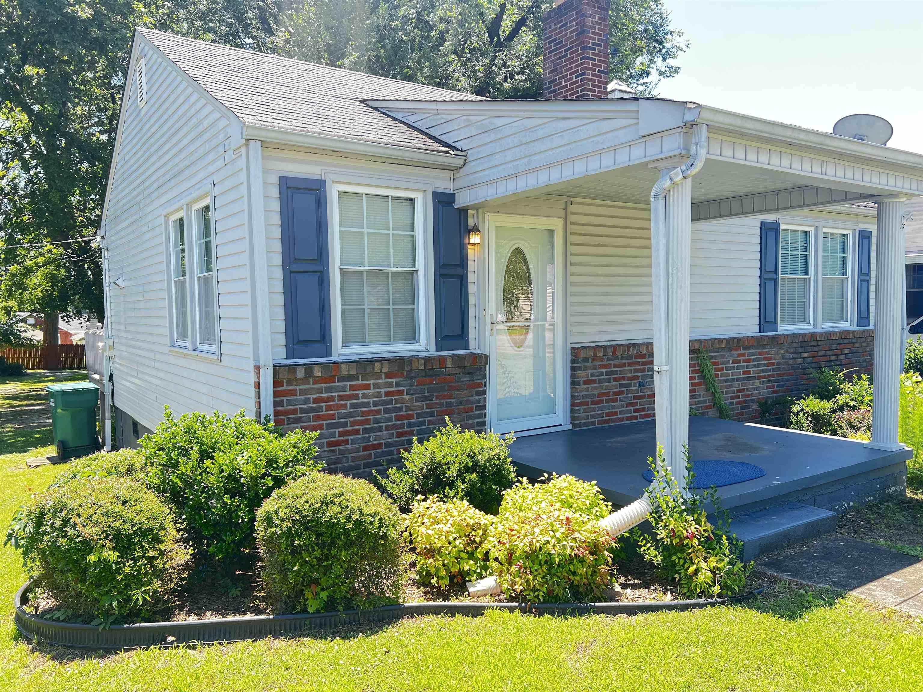 Image 2: Nice Front Porch
