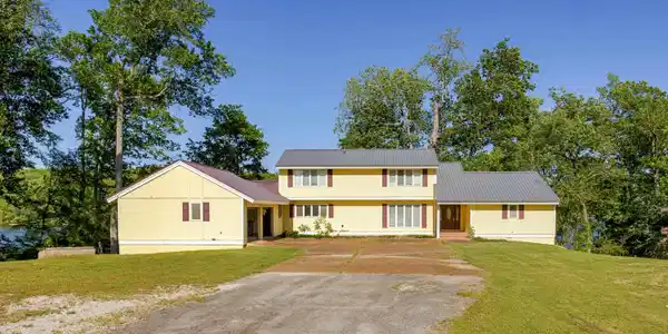 1174 N Shore Dr