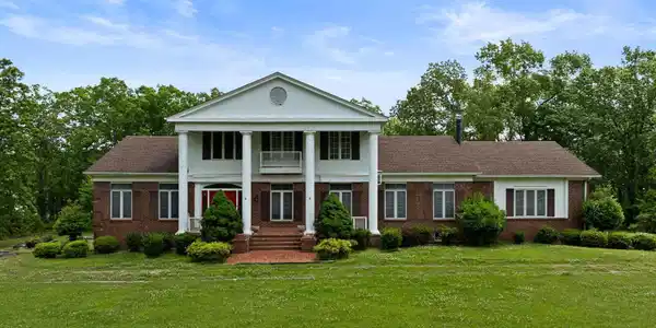 158 MacKay Rd