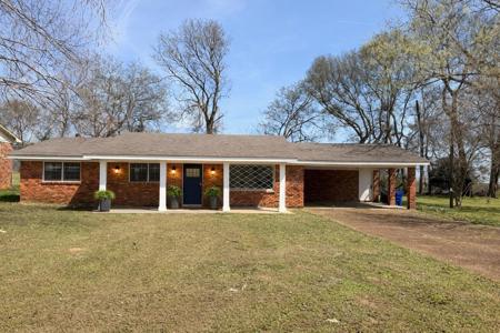 409 Lakeside Dr