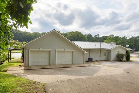 141 Oak Dr