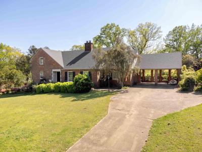 830 Riverbluff Dr