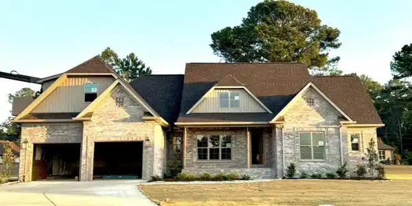 212 Richard Way