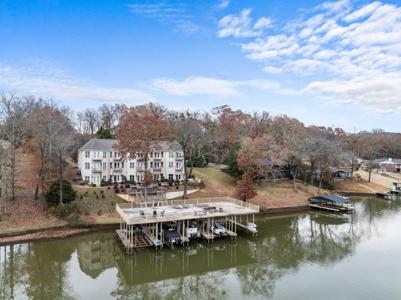 687 Lakewood Dr
