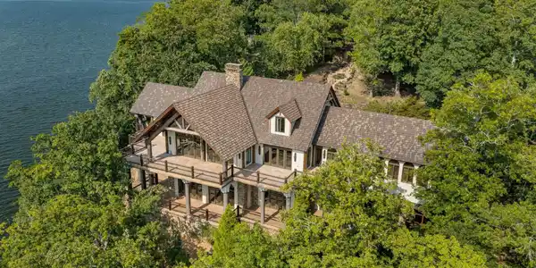 721 Three Point Dr