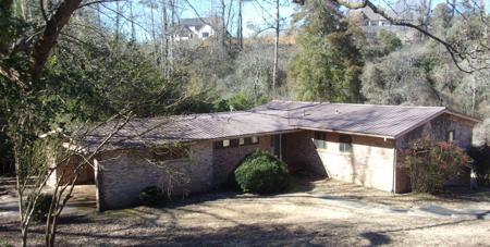1221 Larkwood Dr NE