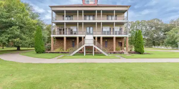135 Bluewater Lndg