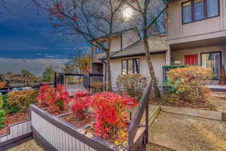 208 River Point Rd