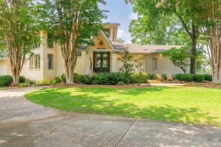 110 Holland Dr
