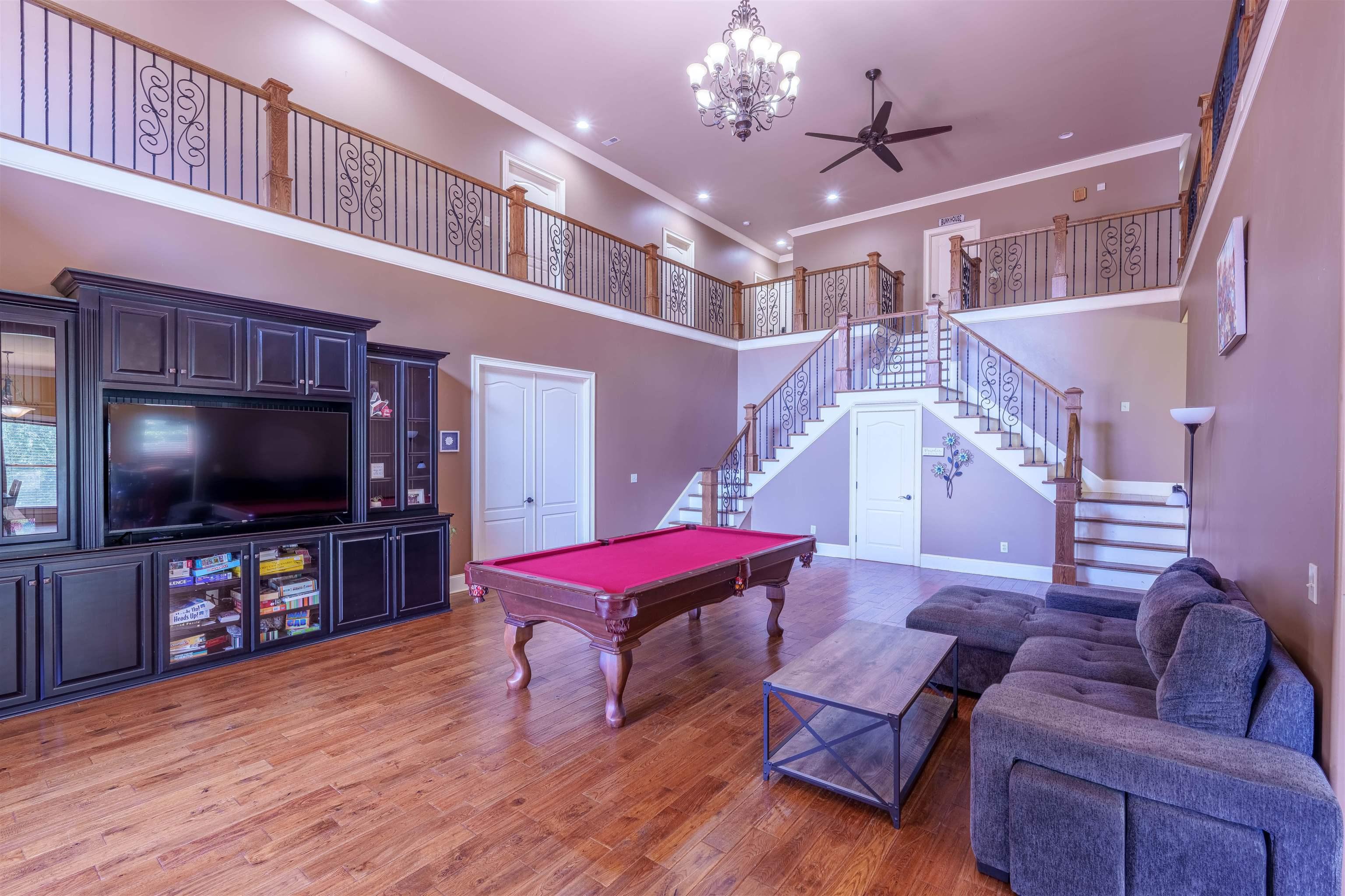 Image 4: Living Room